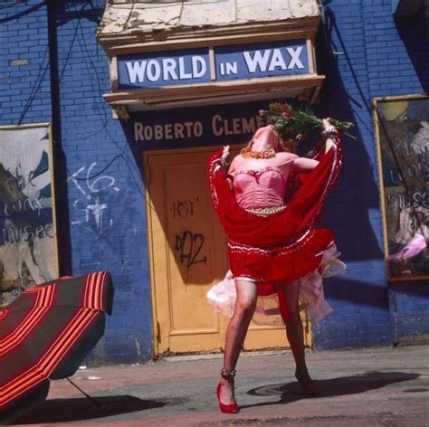 Stunning Photos of Cyndi Lauper at Coney Island For Her Album。